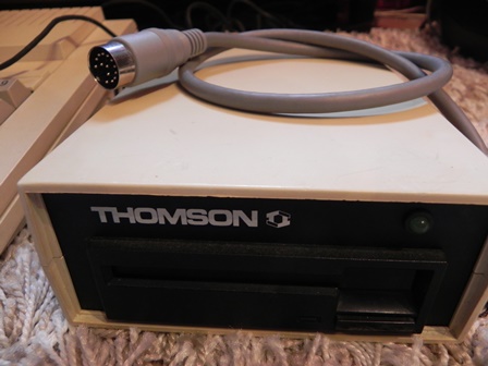 Lecteur de disquette 3,5 pouces THOMSON (avec son fameux câble à embout DIN 14 broches)