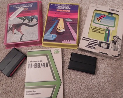 Logiciels et jeux sur cartouches pour TI-99/4A dont Munchman, une des nombreuses adaptations de Pac Man