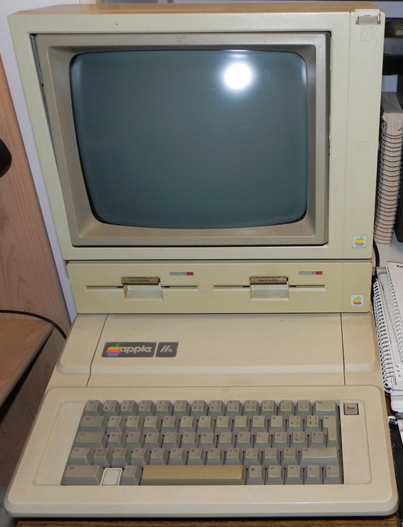 Apple IIe (1983) avec son double lecteur de disquette DUODISK